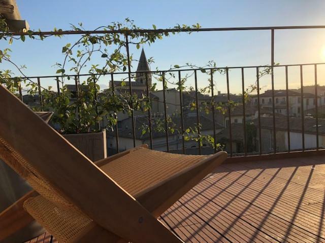 Appartement Avec Terrasse Panoramique Au Coeur De Нім Екстер'єр фото